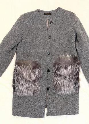 Пальто з накладними кишенями з чорнобурки