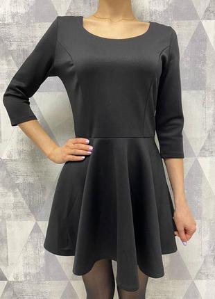 Чёрное платье на змейке