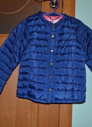 Стьобана демі куртка на дівчинку на 8-9 років