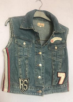 Жилет джинсовий зі вставками збоку і номером спереду, новий, молодіжний, стильний