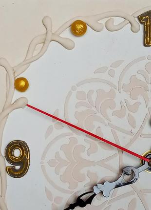Часы в деревянной раме "букет пионов с черникой" кварцевые, настенные8 фото
