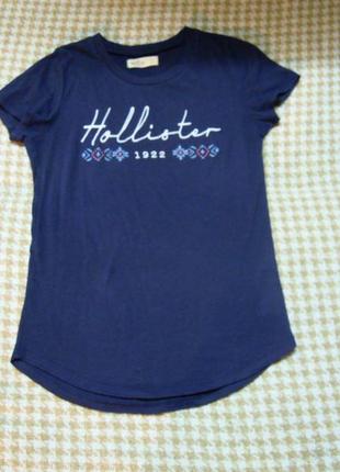 Актуальна футболка hollister з вишивкою
