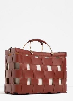 Коричневая кожаная сумка из плетеной кожи zara basket tote2 фото