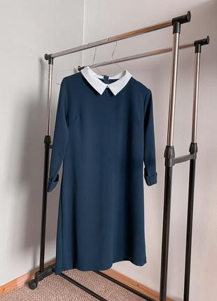 Класичне темно-синє плаття з білим комірцем1 фото