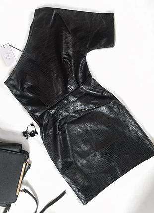 Сукня з еко шкіри на одне плече