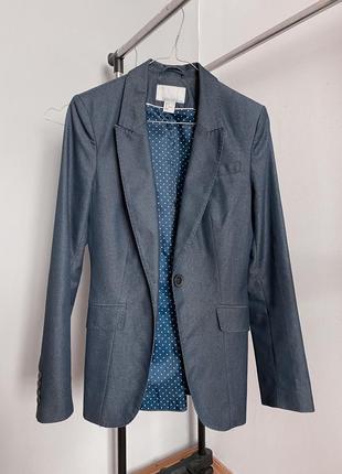 Класичний жіночий жакет