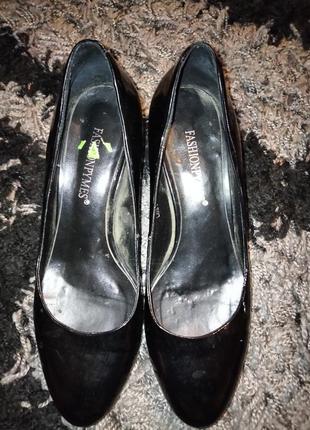 Лаковані Туфельки