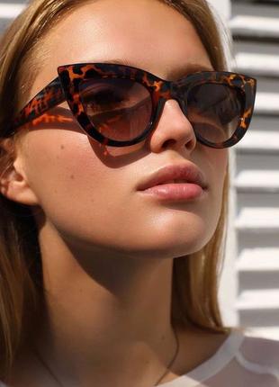Сонцезахисні окуляри кішечки з глянцевою леопардовою оправою1 фото