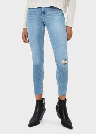 Джинсы с заводскими потертостями "bershka denim skinny"1 фото