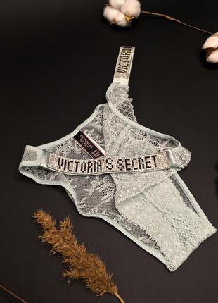 Кружевные бразилианы со стразами shine strap lace brazilian panty victoria's secret