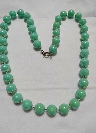 Малахітового кольору, з перламутровим відливом пластикові намиста