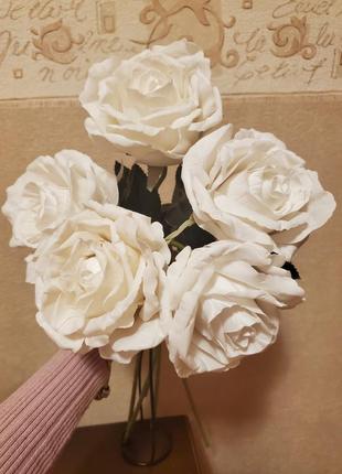 Букет з штучних троянд
