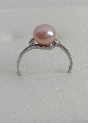 Кольцо из серебра розового жемчуга.