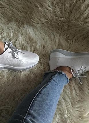 Жіночі шкіряні кросівки, кеди на танкетці біло-сріблястого кольору,36-41р