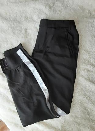 Черные брюки с серебристыми лампасами по бокам yes miss2 фото