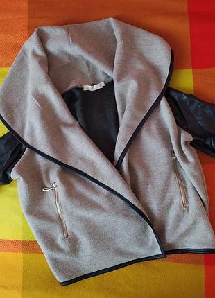 Куртка з об'ємним коміром