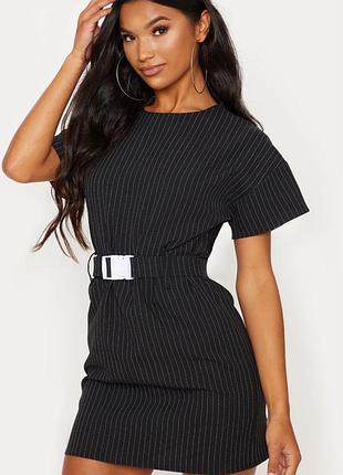 Платье с принтом в полоску prettylittlething