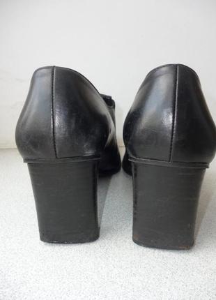 Туфли женские на каблуке закрытые демисезон wallis6 фото
