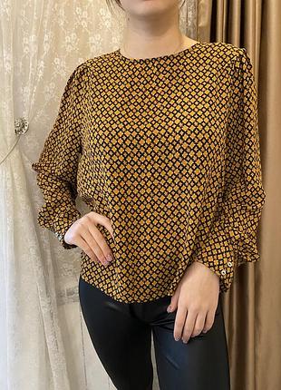 Блуза h&m, розмір m, на фото дівчина розміру s