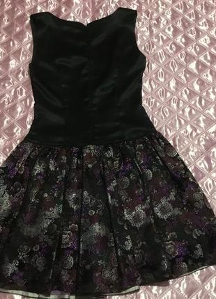 Короткое чёрное платье с цветной объемной юбкой2 фото