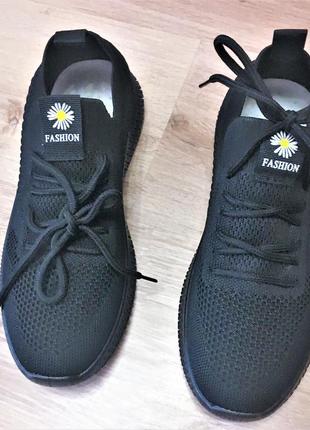 Легкие летние кроссовки из дышащей сетки черные2 фото