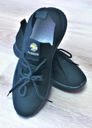 Легкие летние кроссовки из дышащей сетки черные4 фото