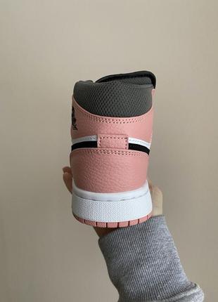 Женские кроссовки nike air jordan 1 retro pink white 37-392 фото