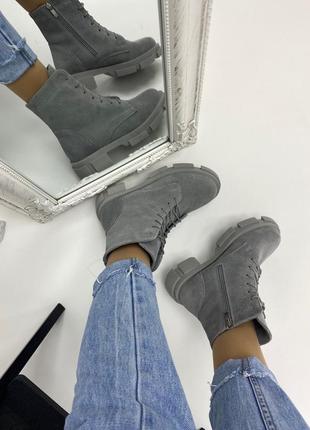 Женские замшевые ботинки серые2 фото