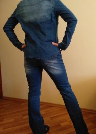 Джинсовый комплект стильной джинсы + джинсовая рубашка размер l3 фото