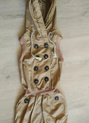 Клевая яркая майка на регулируемых бретельках.