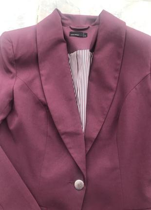 Гарний приталений піджак колір марсала4 фото