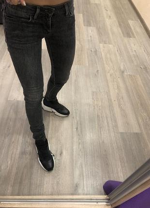 Джинсы