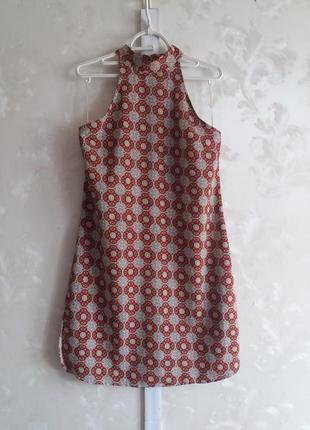Платье-сарафан со скругленными краями и разрезами по бокам