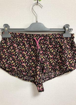 Яскраві короткі шорти в квітковий принт  denim co