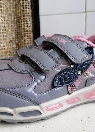 Фірмові кросівки geox 31-32р., світяться