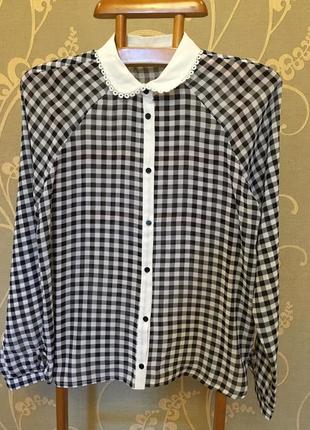 Очень красивая и стильная брендовая блузка в клетку.