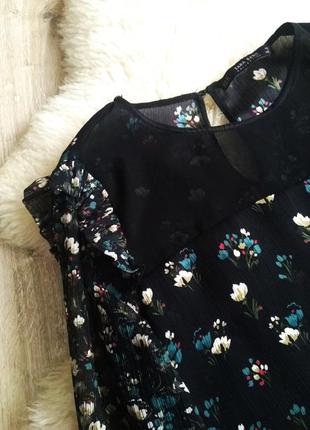 Чёрная блуза с цветочным принтом. с рюшами1 фото
