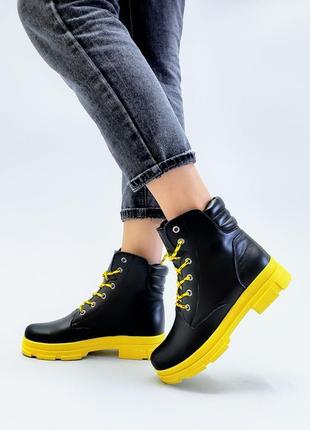 Женские кожаные ботинки, разные цвета7 фото