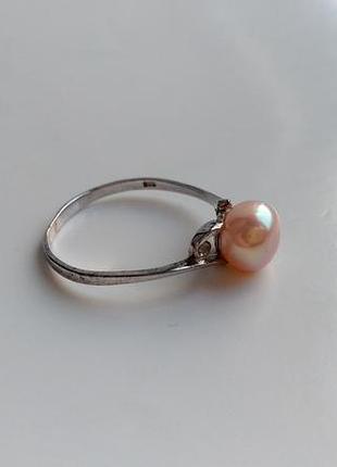 Кільце срібло з рожевим перлами.