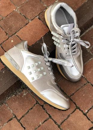 Яскраві срібло кросівки в стилі відомого бренду/розпродаж5 фото