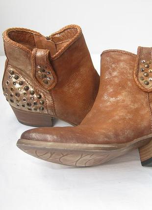 Ботинки-казаки бренд  helen billkrantz. оригинальный дизайн
