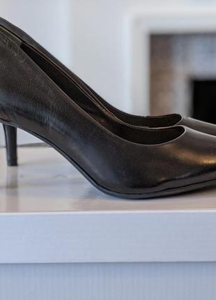Классические черные туфли лодочки из натуральной кожи на каблуке alfani4 фото