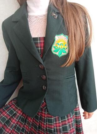 Пиджак школьный ,зеленый на рост 122 см3 фото