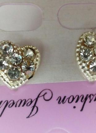 Гвоздики "сердечко". зі вставками камінців