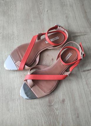 Стильні фірмові шкіряні босоніжки zara, р. 37