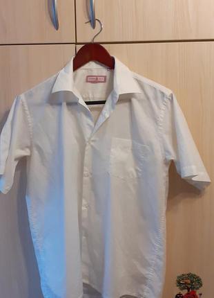 Белая школьная рубашка с коротким рукавом1 фото