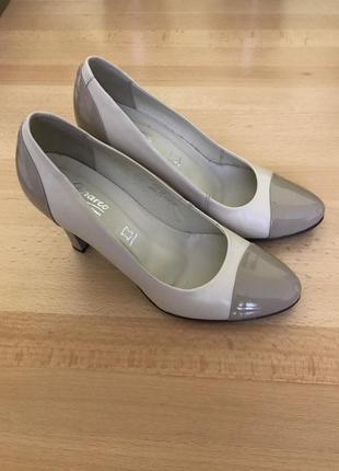Класичні туфлі marco shoes на каблуку з натуральної шкіри