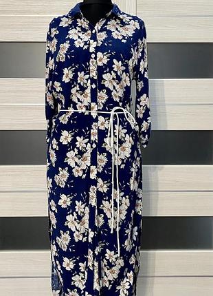 Красивое платье с цветочным принтом