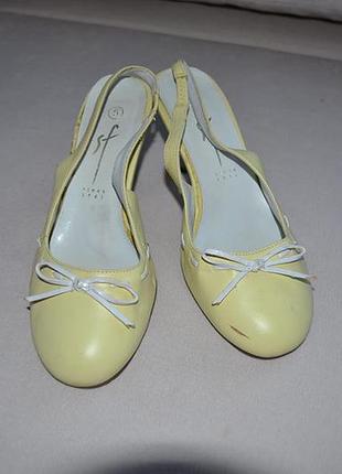 Поділитися: босоніжки, сандалі 38р. жовті