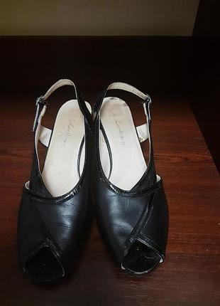 Женские кожаные босоножки